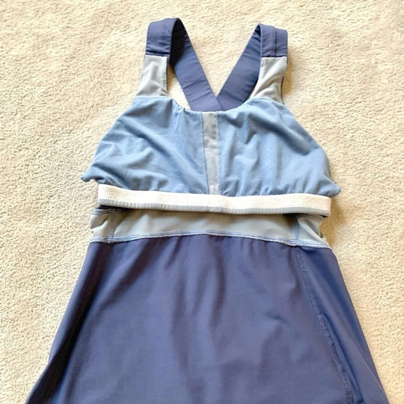 LULULEMON Deep V Tank top with back pocket size 6 - Picture 9 of 15